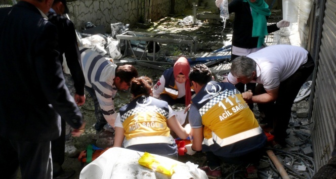 İnşaatın iskelesi yıkıldı: 4 kişi yaralı