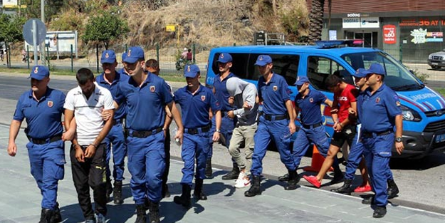 İnşaatlardan 4 kamyon malzeme çaldılar, satarken enselendiler