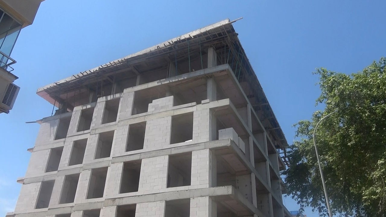 İnşaatta feci kaza! 5.kattan düştü