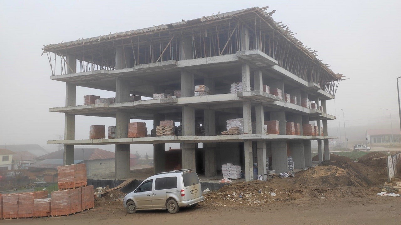 İnşaattan düşen hemşire hayatını kaybetti