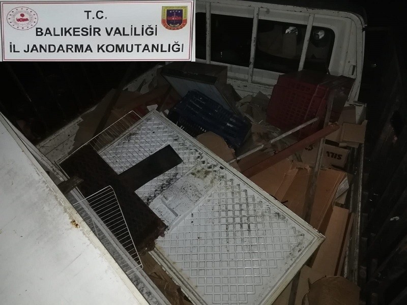 İnşaattan kalıp demiri çalan şahıs jandarmadan kaçamadı 