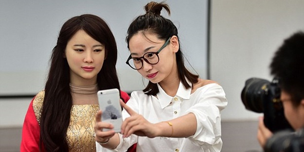 İnsan hislerini algılayabilen robot: Jia Jia