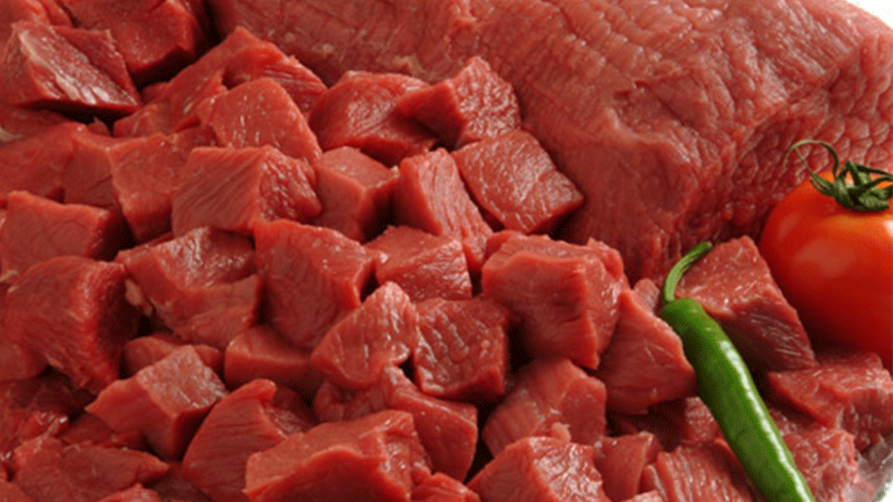 İnsan sağlığını hiçe saydılar: Bakın dana eti diye ne yedirmişler!