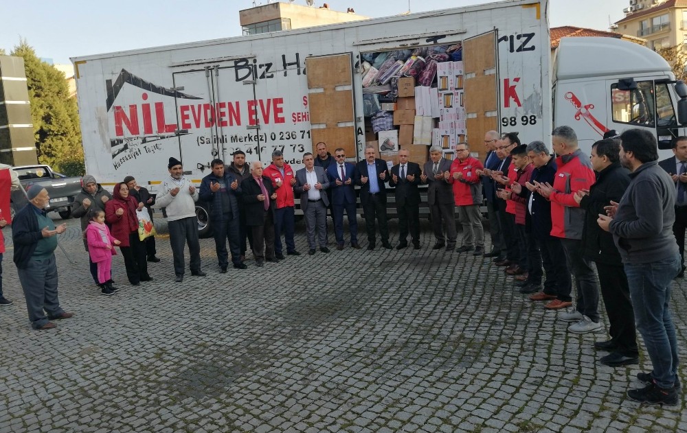 İnsani yardım tırı Salihli’den yola çıktı 