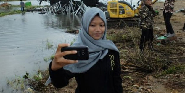 İnsanlar can derdinde, bunlar selfie!