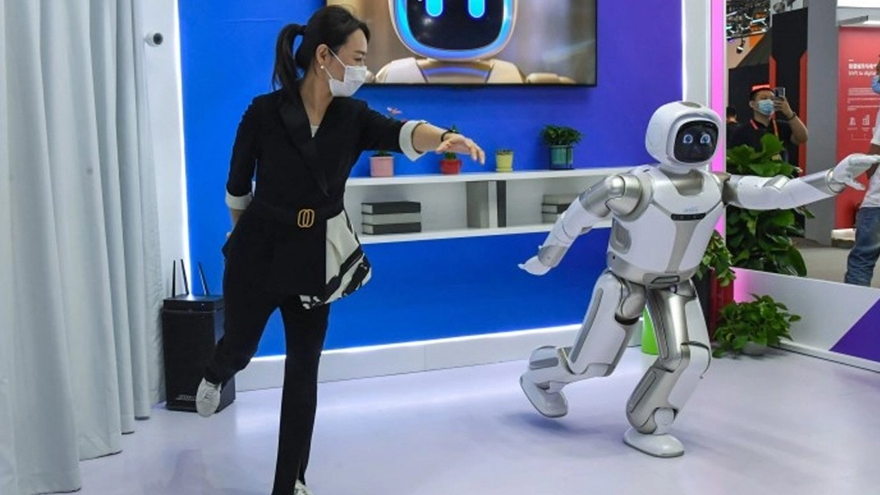 İnsanlar ve robotlar aynı maratonda koşacak