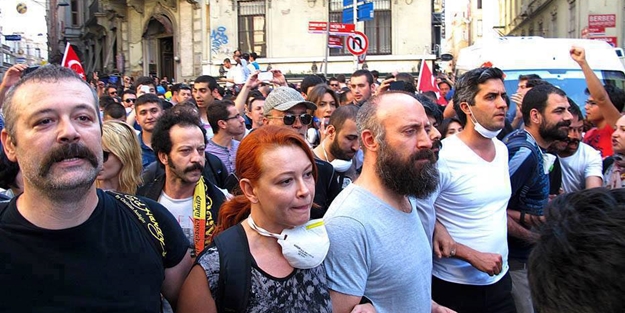İnsanları ‘ağaçları bahane ederek’ ülkeyi ayağa kaldıran sözde sanatçılar nerede? Gezi’nin bülbülleri Gazze için sus pus