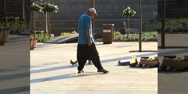 İnsanlık dışı görüntüler! Sattığı civcivlere topa vurur gibi vurdu