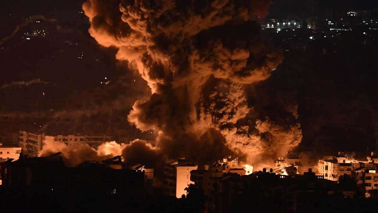 İnsanlık düşmanları saldırıyor! Beyrut'ta patlama sesleri