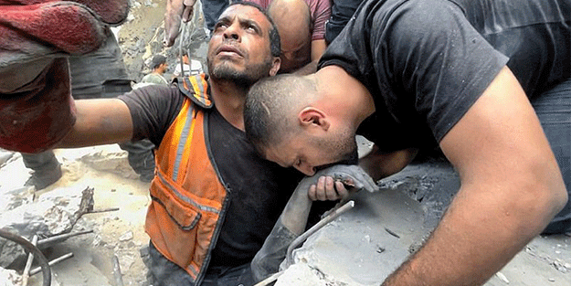 İnsanlık Gazze'de enkaz altında kaldı! İsrail'in hedefi Filistin'i haritadan silmek