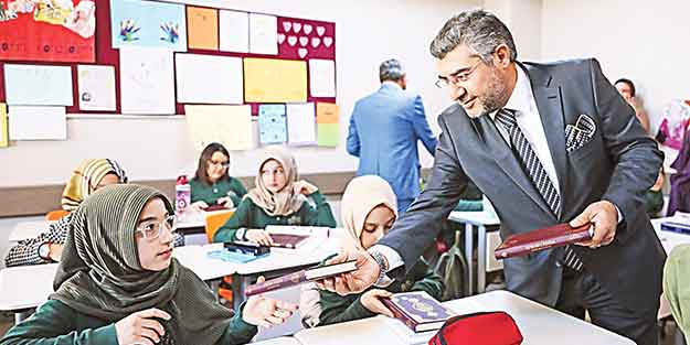İnsanlık İslâm’ı Türkiye’den öğreniyor