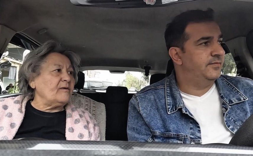 İnsanlık ölmemiş dedirten hareket: İzmir’de örnek davranış! Yolunu kaybeden yaşlı kadına taksici siper oldu