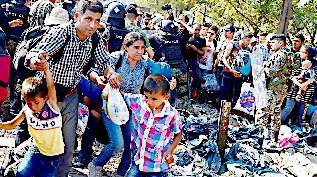 İnsanlık tel örgünün arkasında tükenmiş