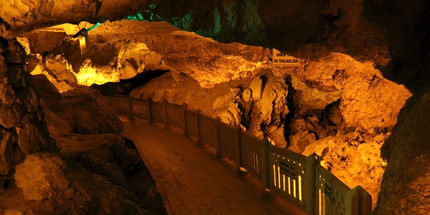 İnsuyu yenilenen yüzüyle misafirlerini bekliyor