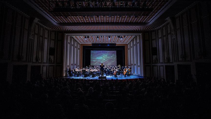 İnteraktif opera şovu izleyiciyle buluştu