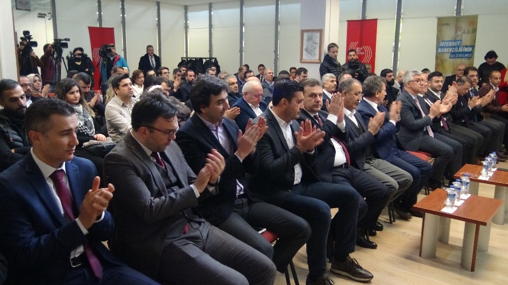 İnternet haberciliği kursiyerleri sertifikalarını aldı 