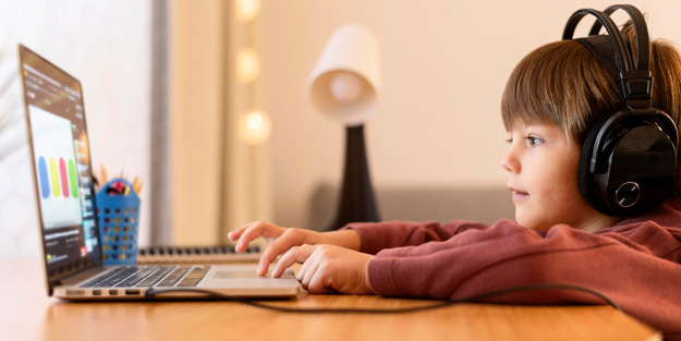 İnternetin de görgü kuralı olur mu? Çocuklarınıza bu 11 kuralı öğretin!