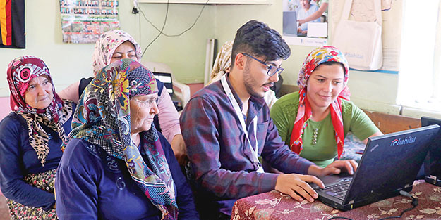 İnternetle tanıştılar, hayatlarını kolaylaştırdılar