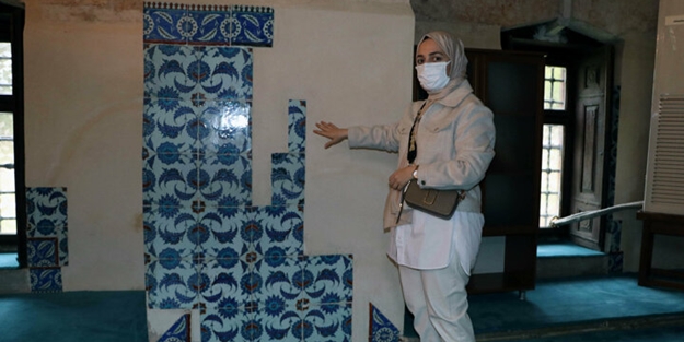 Interpol devrede... Adana'da 19 yıl önce soyulan caminin çinileri Londra'da müzayededen çıktı!