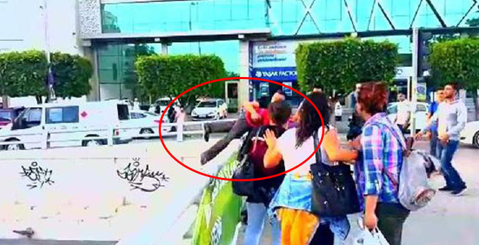 İntihar ederken vatandaşlar belinden yakaladı