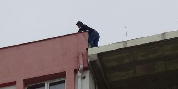 İntihar etmek için çatıya çıktı, kendisini polise ihbar etti