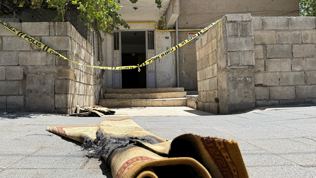 İntihar etmek isteyen kızına sinirlenen baba ‘Öyle intihar edilmez böyle edilir’ diyerek benzinle bütün aileyi yaktı!