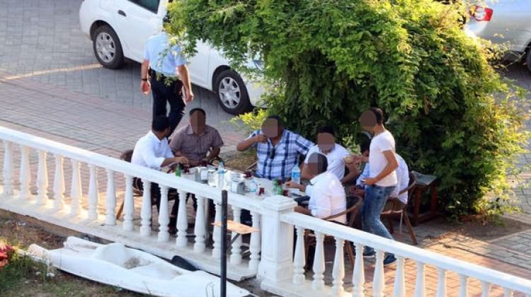 İntihar girişimini çay içerek seyrettiler
