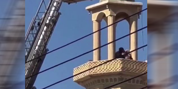 İntihar için minareye çıktı dövülerek aşağı indirildi