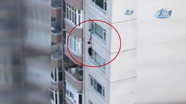 İntihara kalkışan karısını dakikalarca yukarı çekmeye çalıştı ama… Görenler dehşeti yaşadı