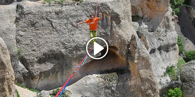 İp üzerinde 1210 metre yürüdü!