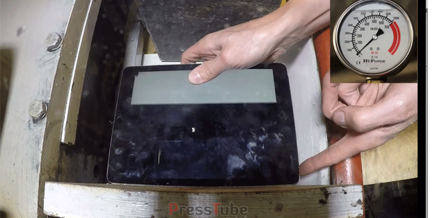 IPAD 2'ye 9 bin ton basınç uygulanırsa ne olur? İşte sonuç