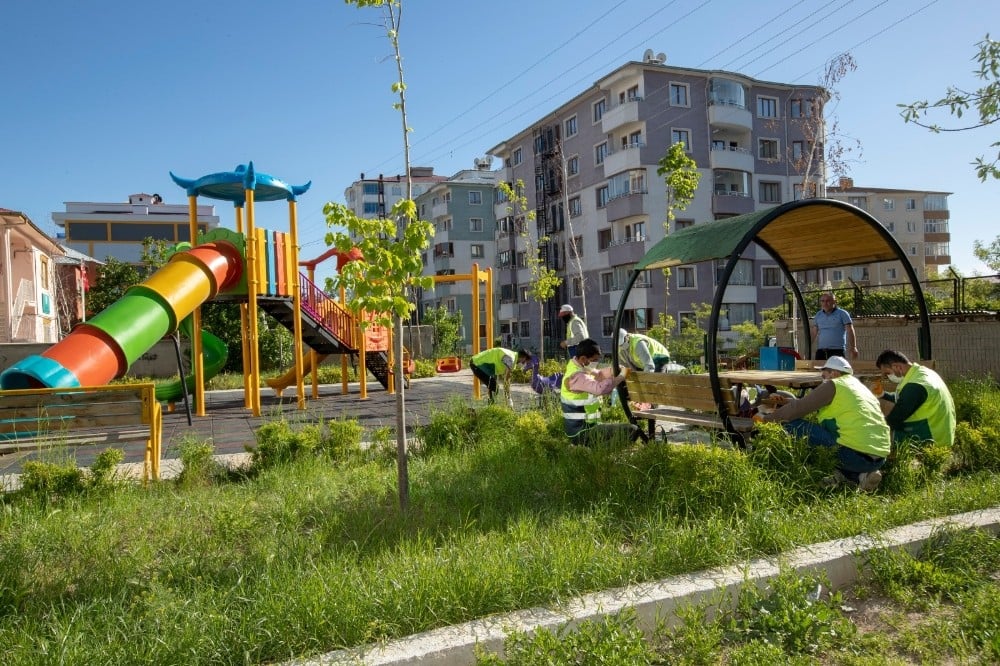 İpekyolu Belediyesi parkları pandemi sonrasına hazırlıyor 
