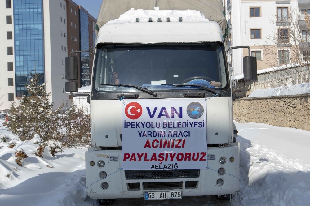 İpekyolu Belediyesi’nden Elazığ’a yardım kamyonu 