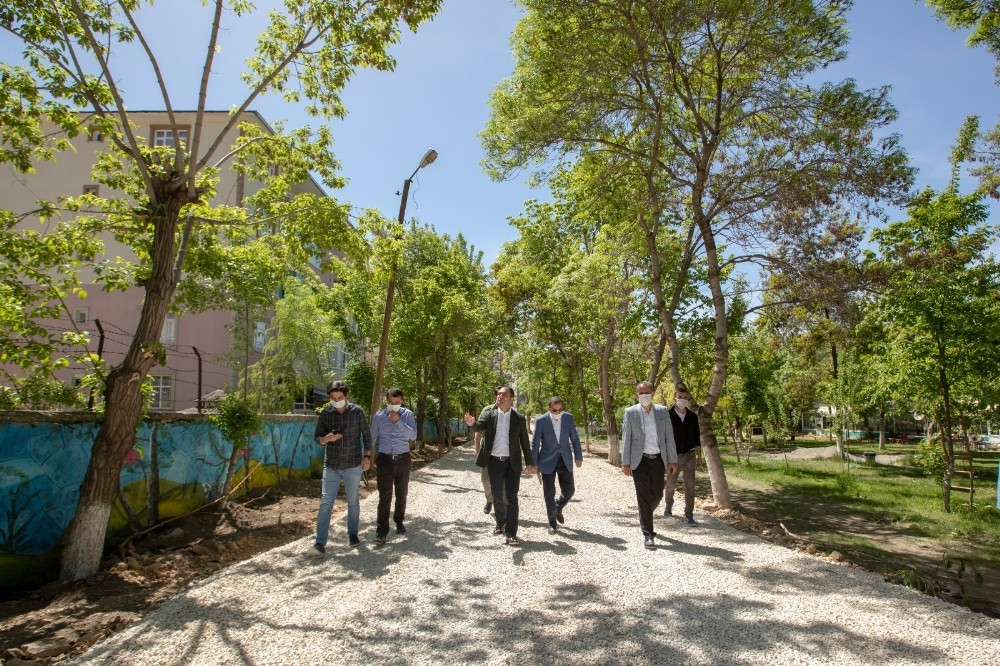 İpekyolu Belediyesinden yol açma çalışması 