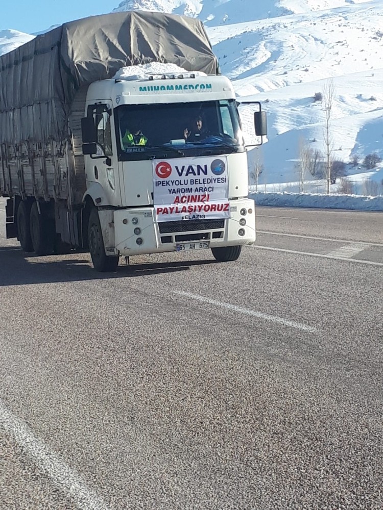 İpekyolu Belediyesinin yardım tırı yola çıktı 