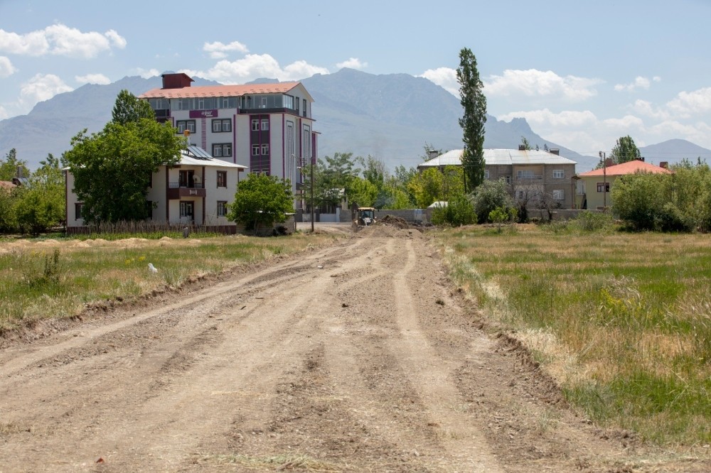 İpekyolu kaliteli ve güvenli yollara kavuşuyor 