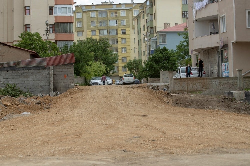 İpekyolu’nda çıkmaz yol trafiğe açıldı 