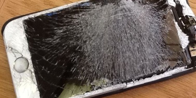 iPhone 6 Plus patladı! Apple değişim içim ücret istedi!