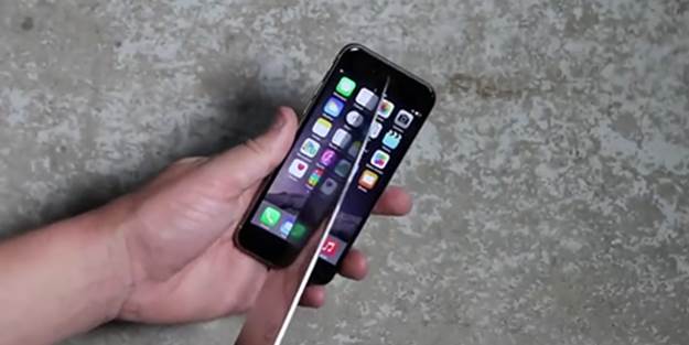 İPhone 6'ya bıçak çektiler