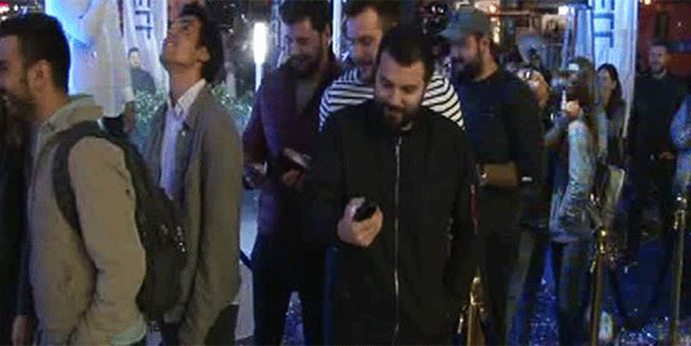 Beklenen ürün satışa sunuldu, kuyruk uzadıkça uzadı