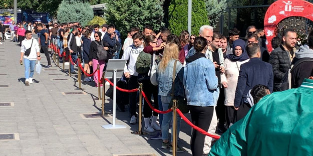 iPhone kuyruğu! 'Millet aç aç!'