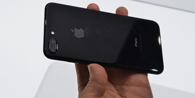 Yeni iPhone'lar şimdiden tükendi