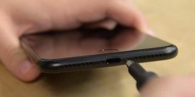 iPhone'u paramparça ettiler!