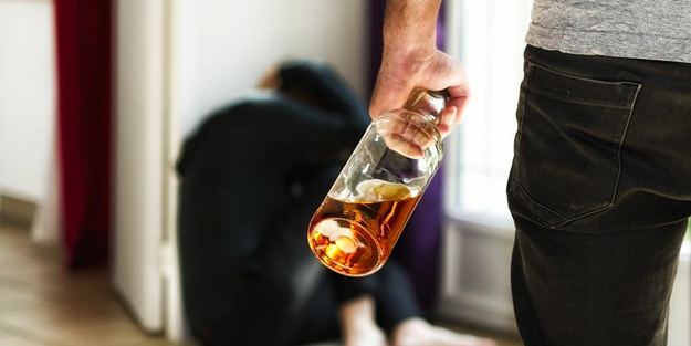 İP’in gazetesi savruldukça savruluyor! Milliyetçi muhafazakar(!) Yeniçağ'da alkol üzüntüsü