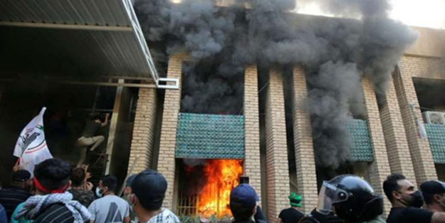 Irak karıştı! KDP binası ateşe verildi