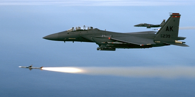 Irak ordusu Bağdat'ı bombaladı!