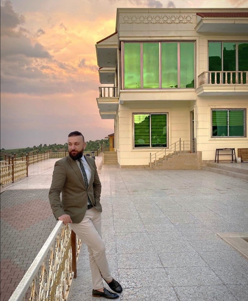 Iraklı manken Hikmat Kucher’den ’evde kal’ çağrısı 