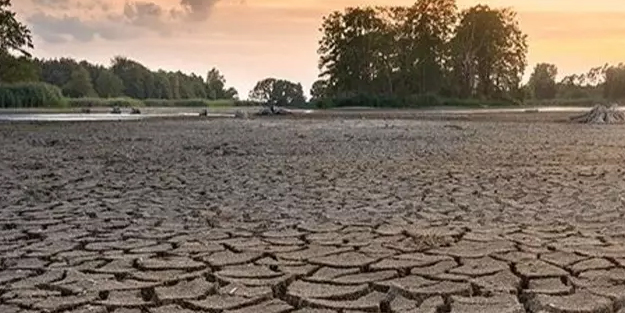 Irak'ta her yerden petrol fışkırıyor ama maalesef yer altı suları azalıyor! Uzmandan uyarı geldi: Her an kuraklık kapısını çalabilir