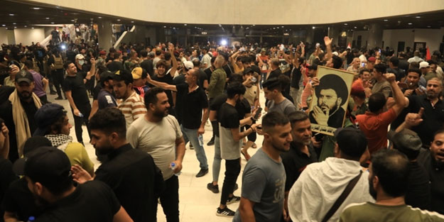 Irak'ta Meclis askıya alındı