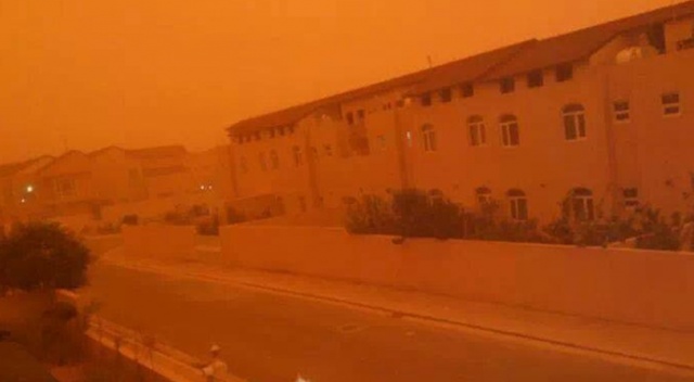 Irak'ta toz fırtınası bine yakın kişiyi hastanelik etti